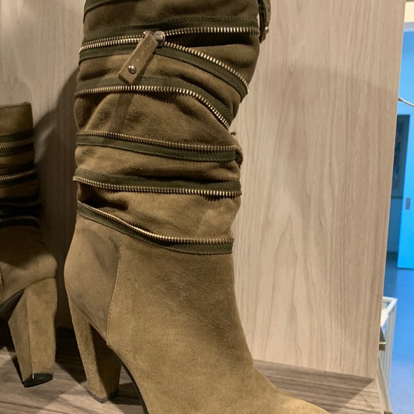 Sage green suede booties - Picture 3 of 6